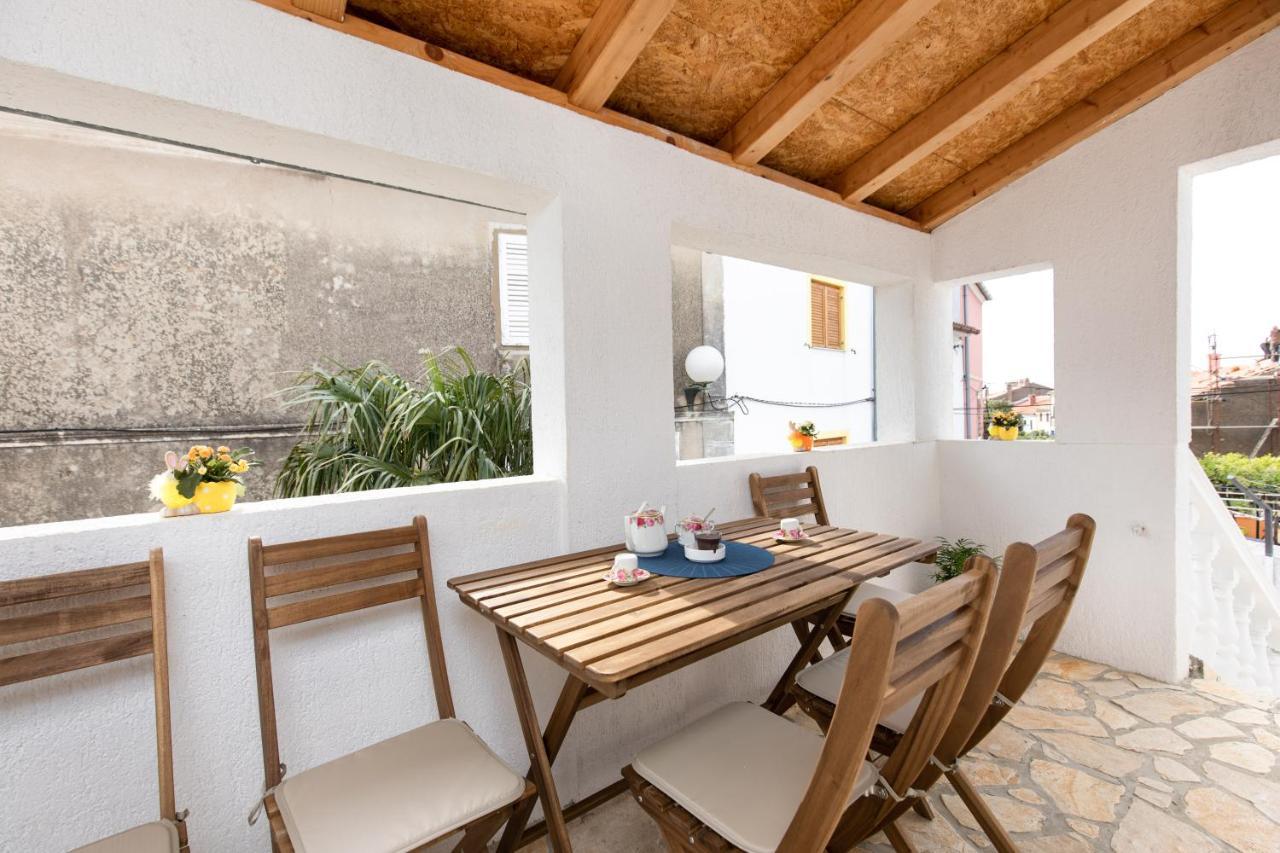 Apartman Umpa Omišalj Exteriör bild