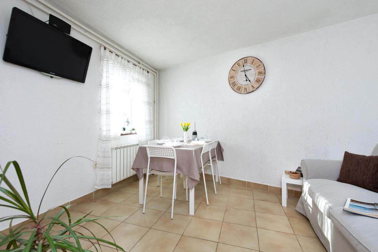 Apartman Umpa Omišalj Exteriör bild